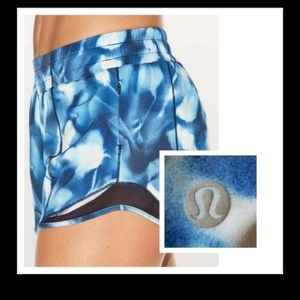 Excellent Lululemon 4" Hotty Hot Activewear Shorts Blue White Blossom Size 10
